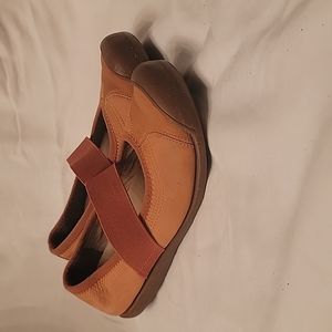 Keen "Sienna" Womens Mary Jane slip-on Leather US 6.5